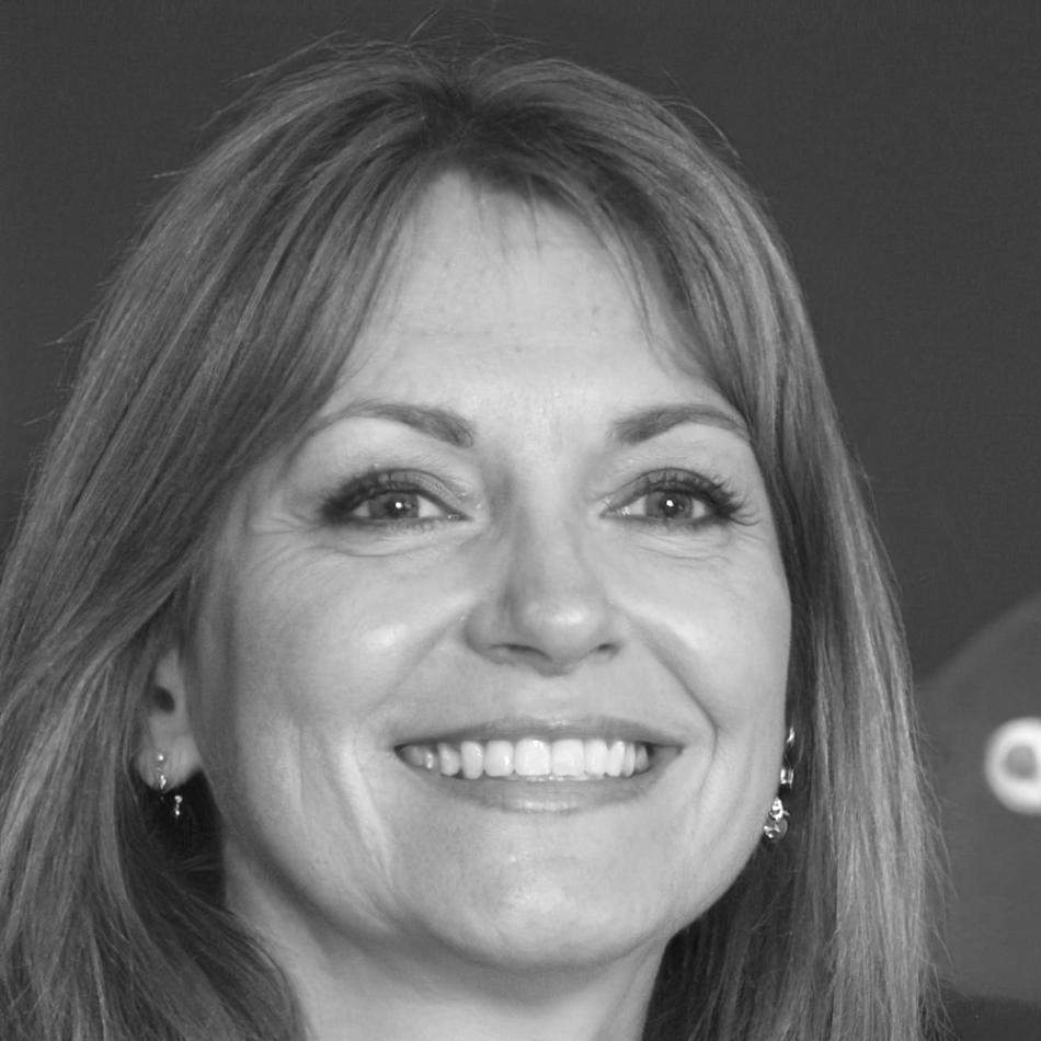 Dr. Sarah Müller, Geschäftsführerin und Finanzexpertin
